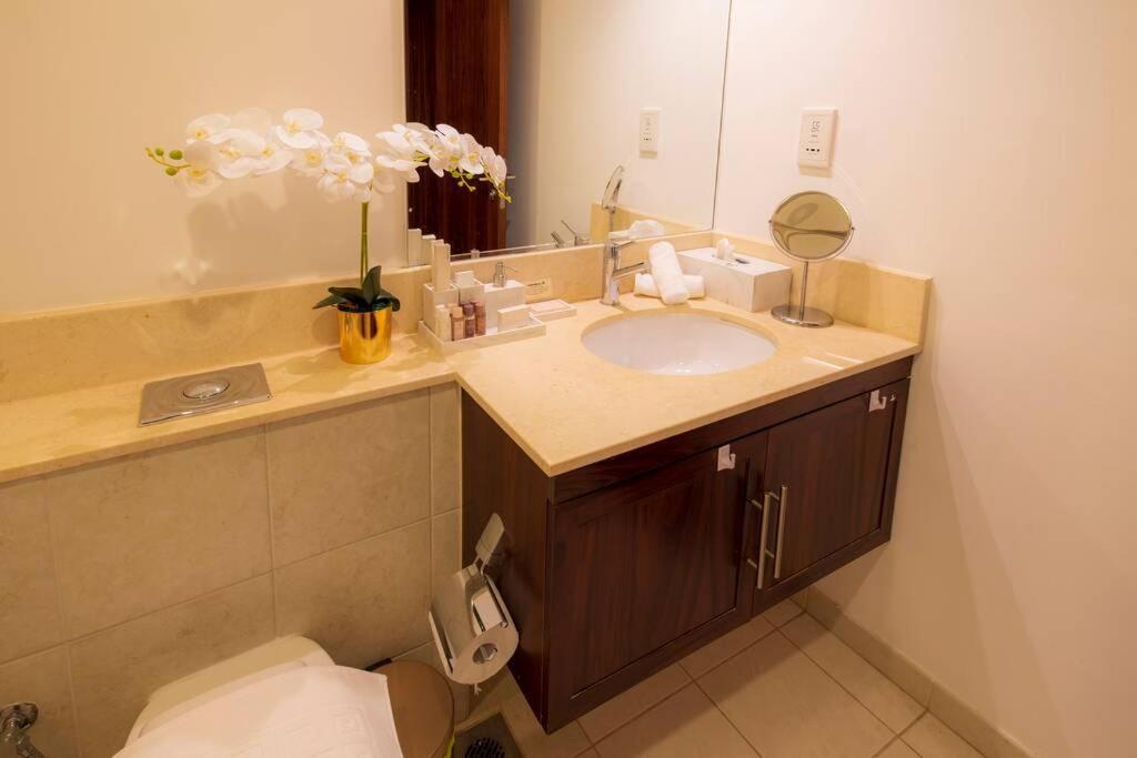 First Class 2Br With Full Burj Khalifa And Fountain View Dubai Eksteriør bilde